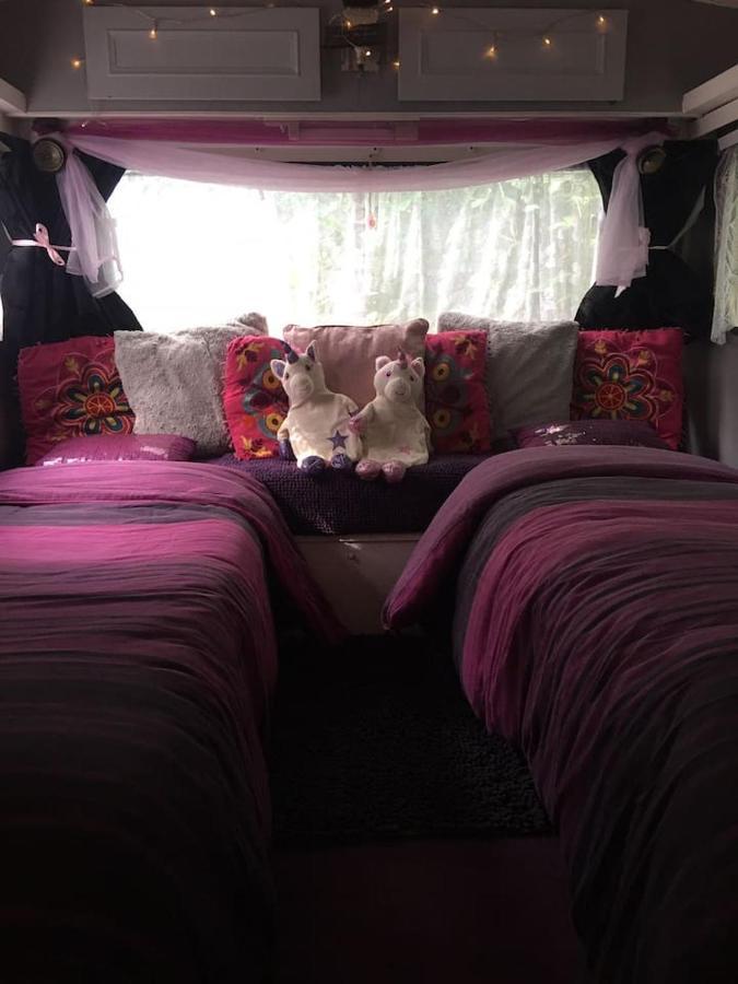 Little Vintage Caravan With Cosy Log Burner Canterbury Exterior foto