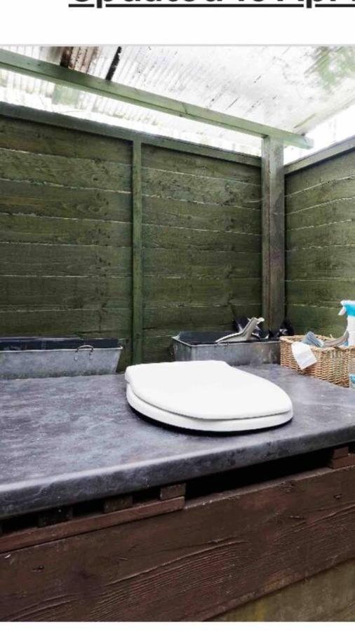 Little Vintage Caravan With Cosy Log Burner Canterbury Exterior foto