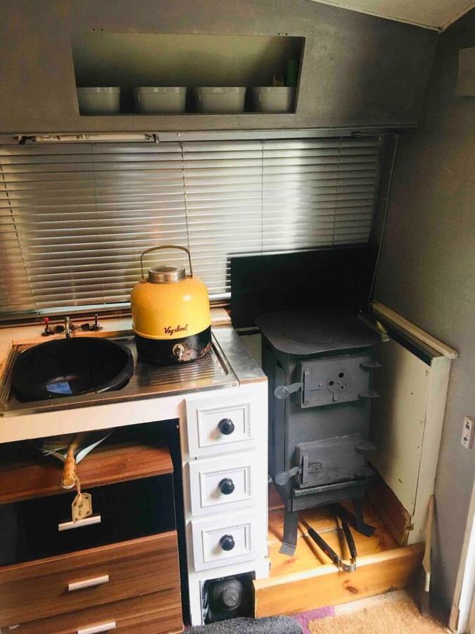 Little Vintage Caravan With Cosy Log Burner Canterbury Exterior foto